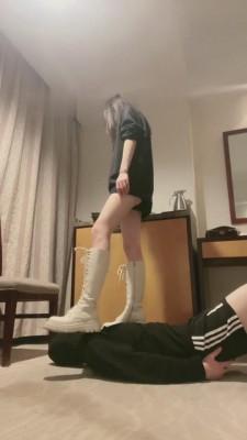 【kiki】暴打贱狗耳光 bf6283