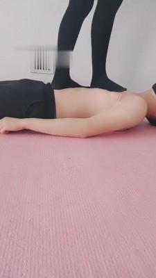 【雪儿】全体重高跟踩踏 bf6338