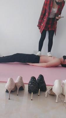 【雪儿】全体重高跟踩踏 bf6338