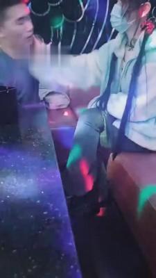 【开发素人】精神小妹KTV暴力tj bf6280