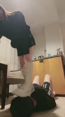 【kiki】脏白靴原味白棉袜踩踏羞辱 bf6263