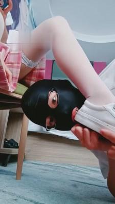 【鱼鱼】蠢狗子舔鞋/耳光/脚深喉 bf6433