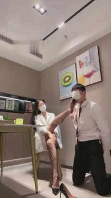 【禾末】女秘书虐乳下贱上司 bf6645