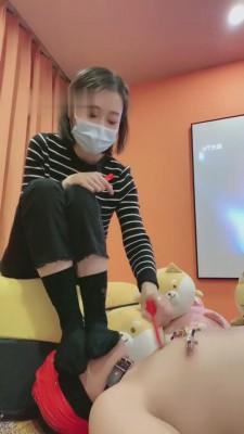 【Q月s】私人影院极度羞辱狗 bf6655