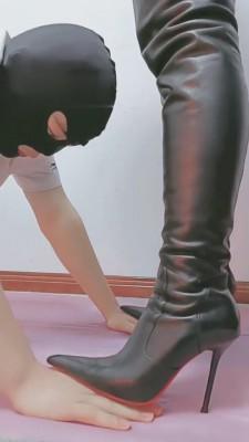 【执念】长靴牛仔裤调教贱狗 bf6678