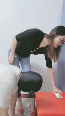 【执念】长靴牛仔裤调教贱狗 bf6678