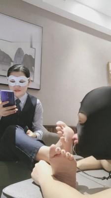 【芒果】白领的舔脚奴 bf6700