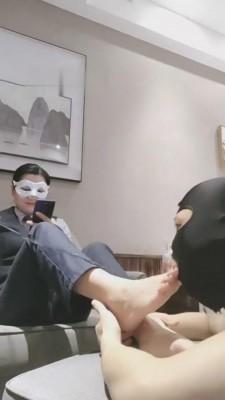 【芒果】白领的舔脚奴 bf6700