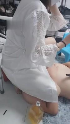 【乐爷】圈养奴第十四天脚喂食强制圣水 bf6636