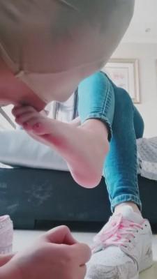 【猫神大人】诱惑闺蜜男友坐脸喂食 bf6155