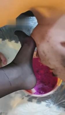 【木秋S】足喂食/混合圣水丝袜塞嘴强制吞咽 bf6126