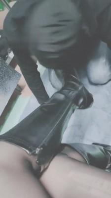 【灵竹】边舔靴子边犯贱的狗奴 bf6121