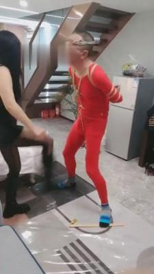 【夕微】邻居偷丝袜的代价 bf6136