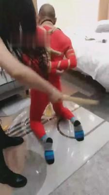 【夕微】邻居偷丝袜的代价 bf6136