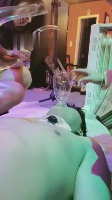 【萝莉糖糖】吃双主姨妈巾+呕吐物 bf6128