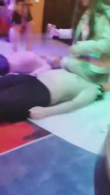 【萝莉糖糖】吃双主姨妈巾+呕吐物 bf6128