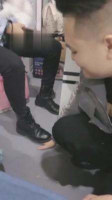 【滔滔】按摩店第一次开发四个素人舔鞋 bf6114