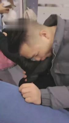 【滔滔】按摩店第一次开发四个素人舔鞋 bf6114