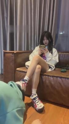 【甜甜】运动鞋白袜羞辱跪拜奴 bf6137