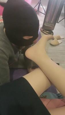 【咩祖】肉丝臭脚诱惑学生狗 bf6095