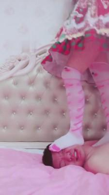 【兔粉粉】洛丽塔全体重踩脸-坐脸-舔脚 bf6026