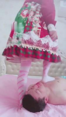 【兔粉粉】洛丽塔全体重踩脸-坐脸-舔脚 bf6026