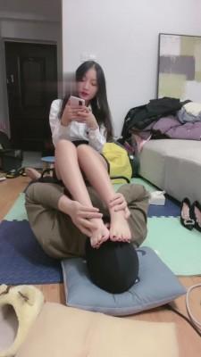 【尤物S】狗奴坐脸-全体重踩踏 bf6050