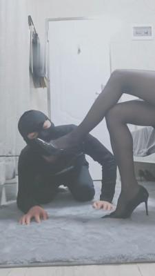 【灵竹】调教我脚下的恋足狗 bf6008