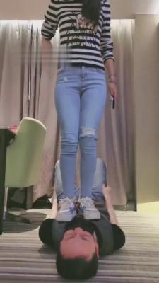 【若依】AJ鞋踩死狗司机 bf5999