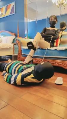 【暴力美学】高跟凉鞋全体重踩踏 bf5975