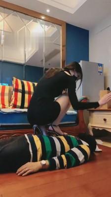 【暴力美学】高跟凉鞋全体重踩踏 bf5975