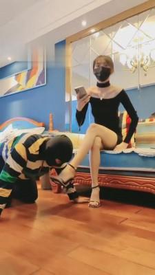 【暴力美学】高跟凉鞋全体重踩踏 bf5975