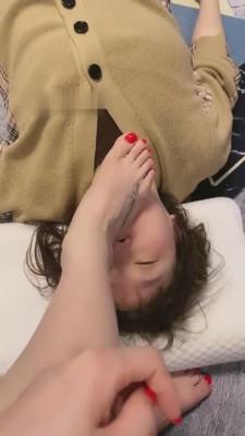 【歌迪丝】用臭脚抢救晕倒的三婶 bf5978