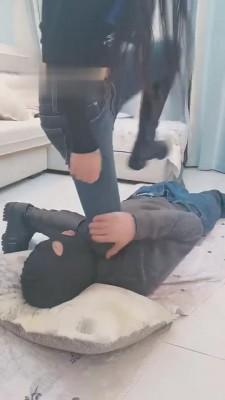 【夕微】御姐模特全体重跳踩/耳光 bf5885