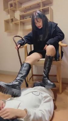 【雪莉】和男友逛街后的原味让奴舔闻 bf5857