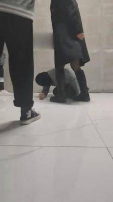 【开发素人】5S素人-精神小妹暴力踢踹打 bf5807