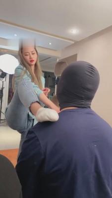 【二宝】运动鞋白袜女神超暴力踢踹 bf10034