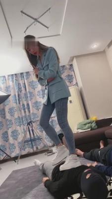 【二宝】运动鞋白袜女神超暴力踢踹 bf10034