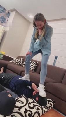 【二宝】运动鞋白袜女神超暴力踢踹 bf10034