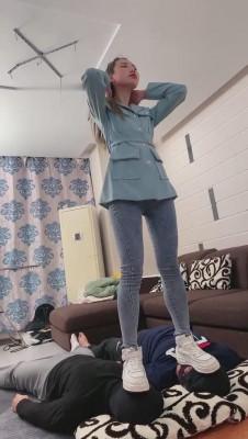 【二宝】运动鞋白袜女神超暴力踢踹 bf10034