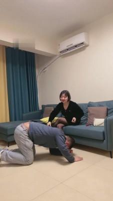 【西西小主】暴打男神-耳光/舔脚/踩踏/提档【双视角版】 bf9089