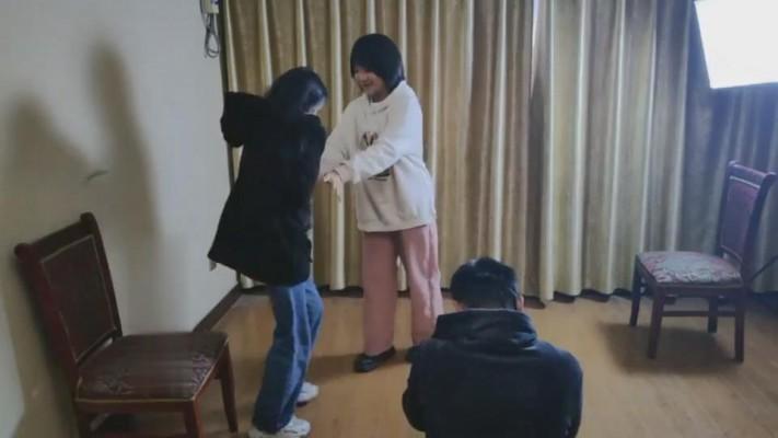 【最抗揍M】两素人小姐姐围殴狗废物 bf8972