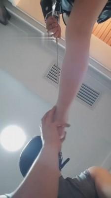 【乐爷】楼梯间调奴舔丝袜脚 bf8995