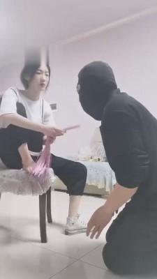 【文文大人】深夜调教猥琐外卖员 bf90091