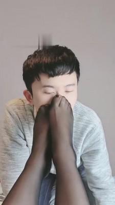 【飞扬女王】与脚底下的狗子互动 bf9080