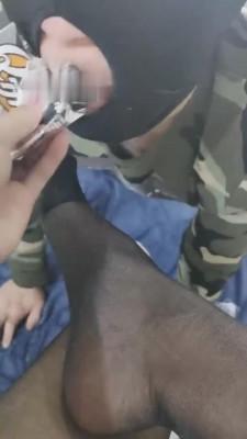 【二宝】压迫式深喉中的脚耳光-创新调教 bf8992