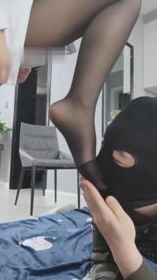 【堔儿女主】黑丝小白鞋开发新狗清理鞋底 bf8960