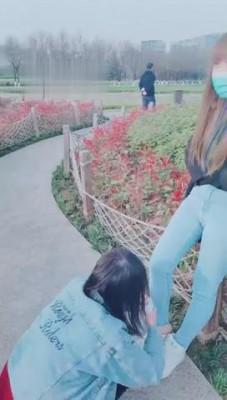 【梦幻大大】户外玩弄骚母狗 bf10260