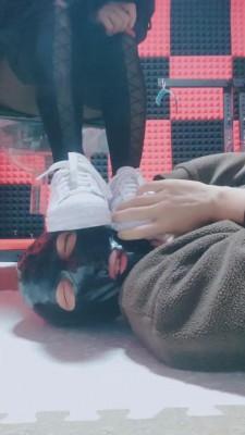 【媚娘】臭脚强制捂脸窒息 bf10275