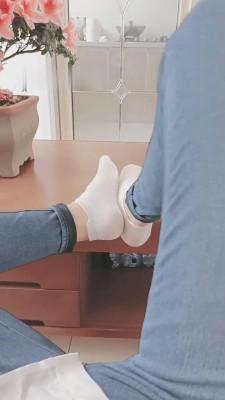 【执念】狗笼里放出来喂食 bf10256